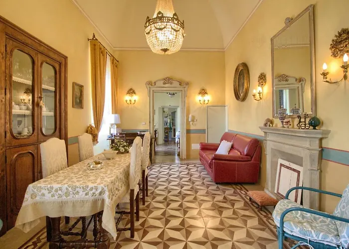 A Palazzo גאליאנו דל קאפו